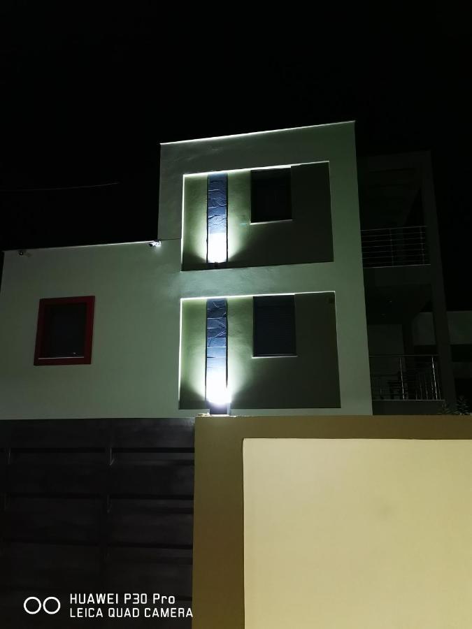 Pall'S Minimal Apartment Néa Péramos Bagian luar foto